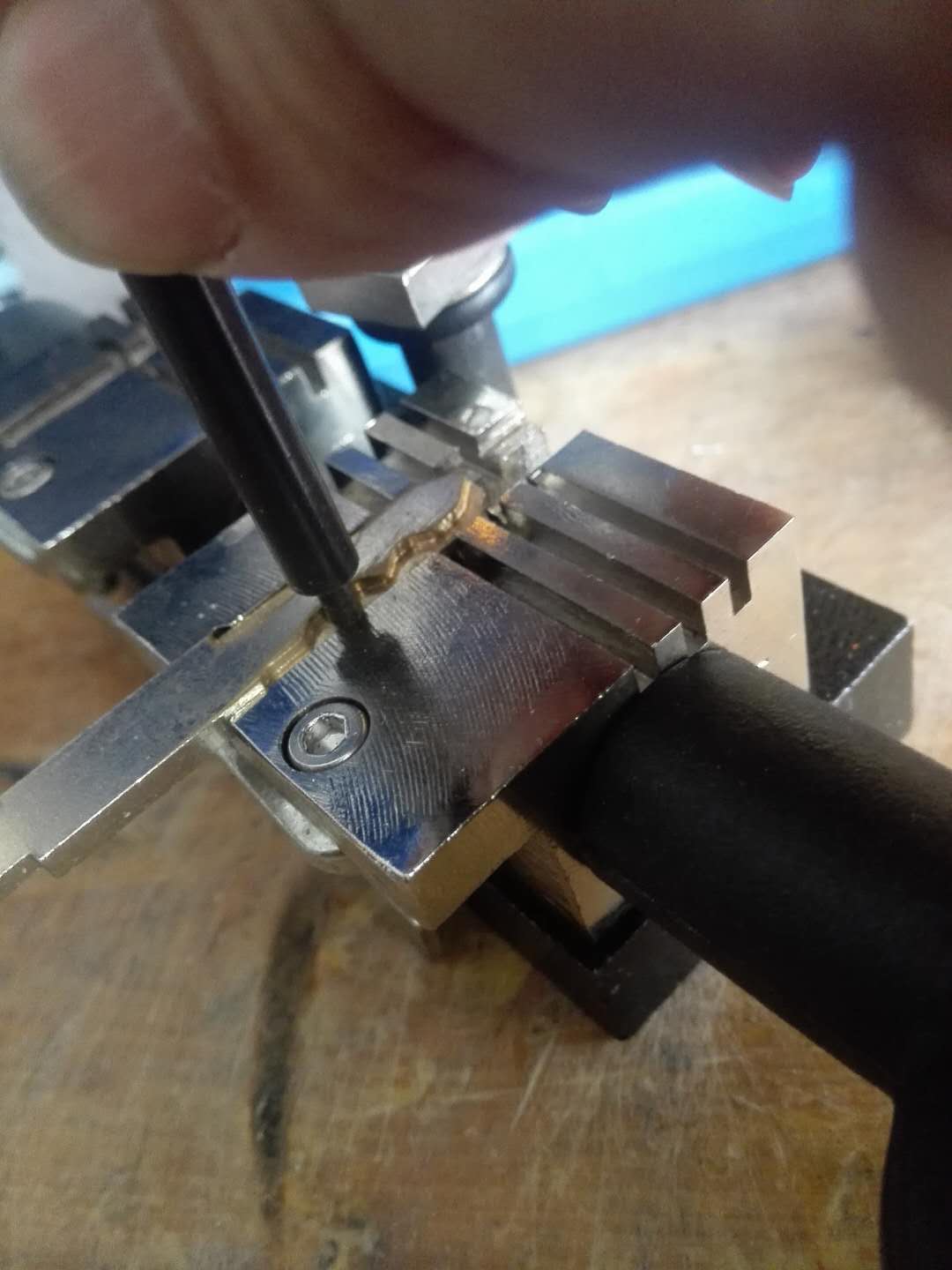 立式对准视频 夹钥匙如何对准